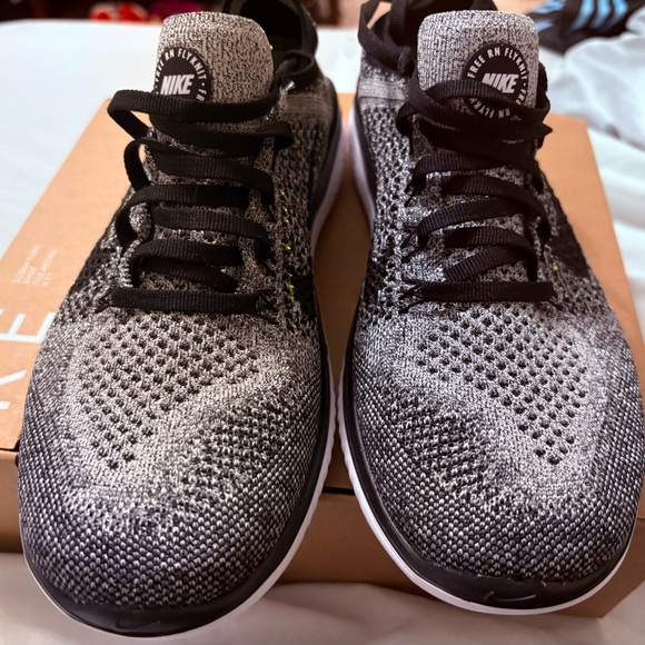 Nike Free RN Flyknit sneakers. (BRAND NEW NEVER WORN) Size 7.5 - Picture 4 of 5